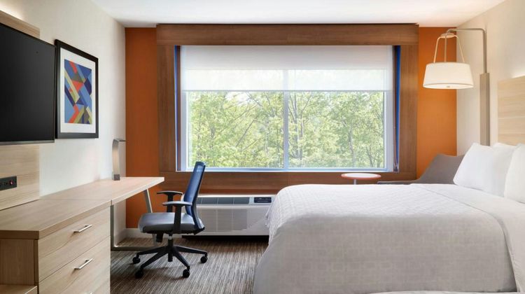 Holiday Inn Express & Stes Maryville Room