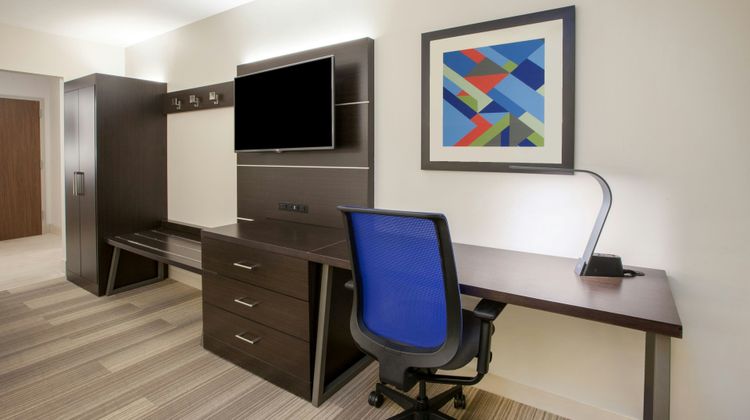 Holiday Inn Express & Stes Maryville Room