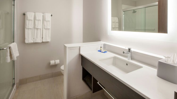 Holiday Inn Express & Stes Maryville Room