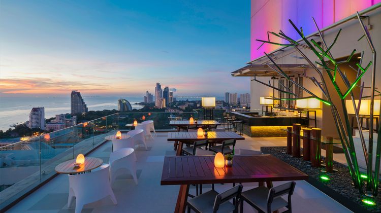 Holiday Inn Pattaya Exterior