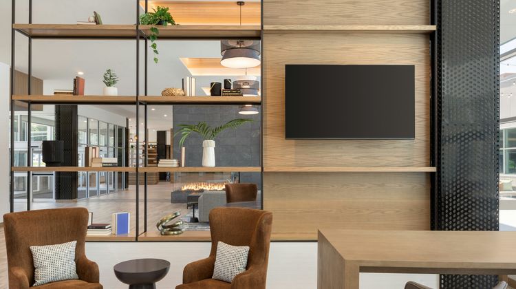 Staybridge Stes Rochester-St Marys Area Lobby