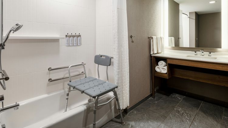 Staybridge Stes Rochester-St Marys Area Room