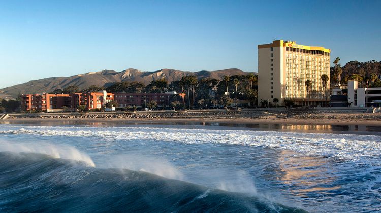 Crowne Plaza Ventura Beach Exterior