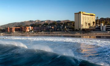 Crowne Plaza Ventura Beach