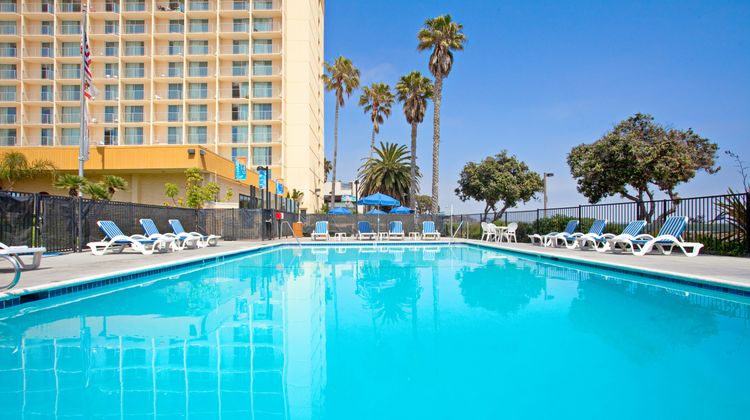 Crowne Plaza Ventura Beach Pool