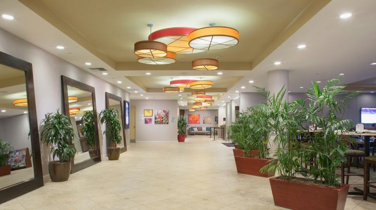 Crowne Plaza Ventura Beach Lobby