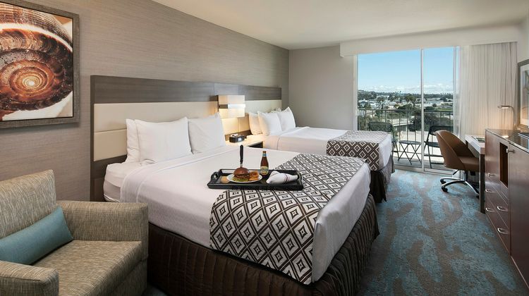 Crowne Plaza Ventura Beach Restaurant