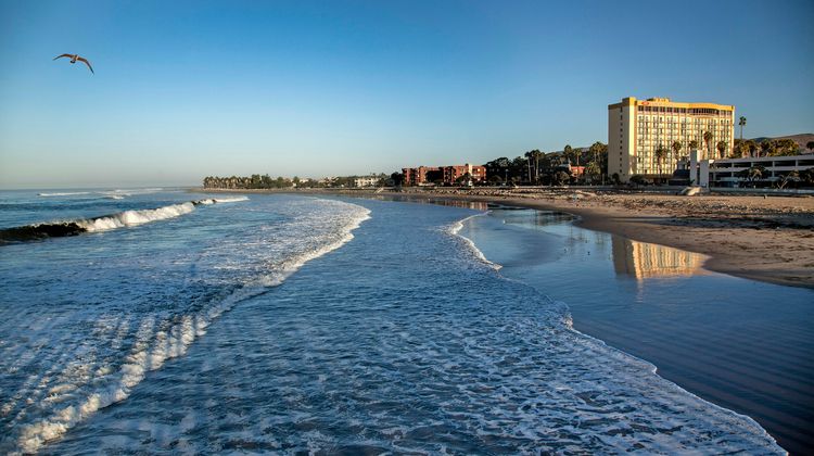 Crowne Plaza Ventura Beach Exterior