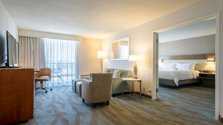 Crowne Plaza Ventura Beach Suite