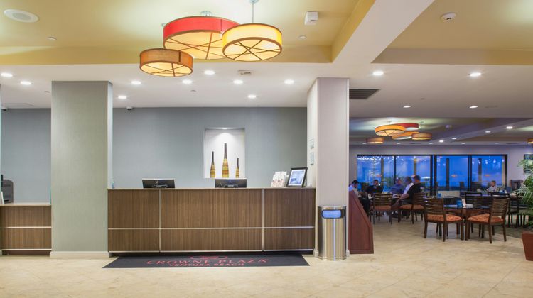 Crowne Plaza Ventura Beach Lobby