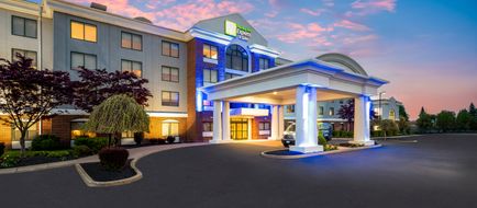 Holiday Inn Express Hotel and Suites Buf Exterior