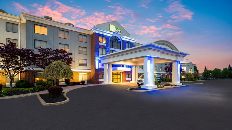 Holiday Inn Express Hotel and Suites Buf Exterior