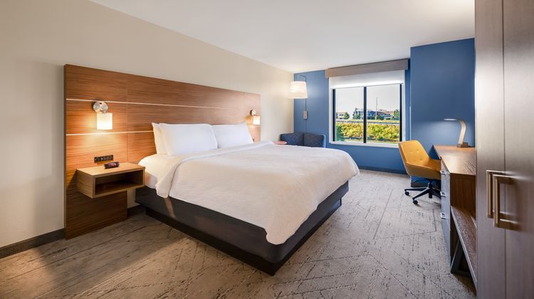 Holiday Inn Express & Suites Rolla Room