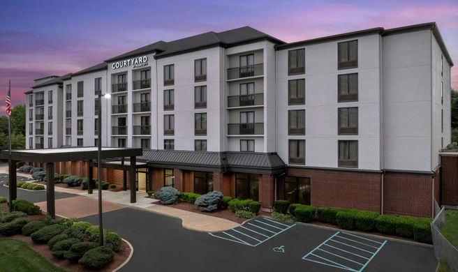 Courtyard Bloomington Exterior