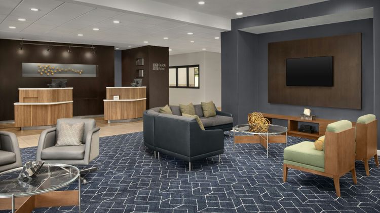Courtyard Bloomington Lobby