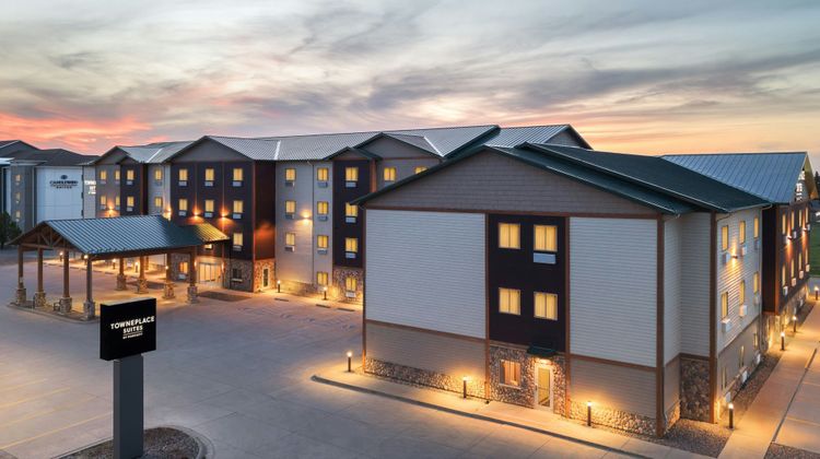 TownePlace Suites by Marriott Minot Exterior