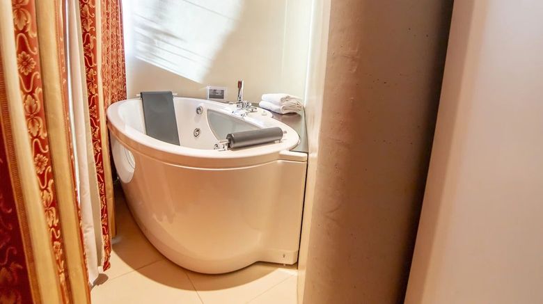 <b>Hotel Riz Room</b>. Images powered by <a href="https://www.leonardoworldwide.com/" title="Leonardo Worldwide" target="_blank">Leonardo</a>.