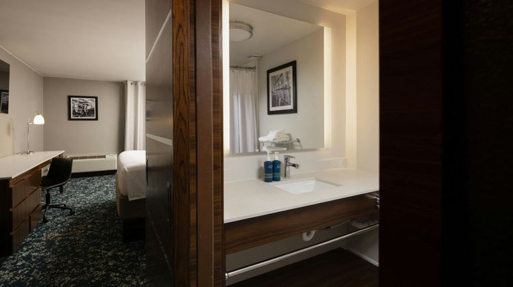 Four Points by Sheraton Detroit Novi Room