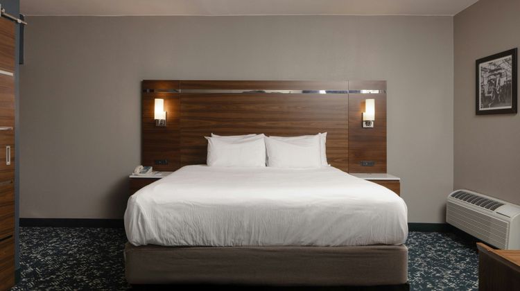 Four Points by Sheraton Detroit Novi Suite