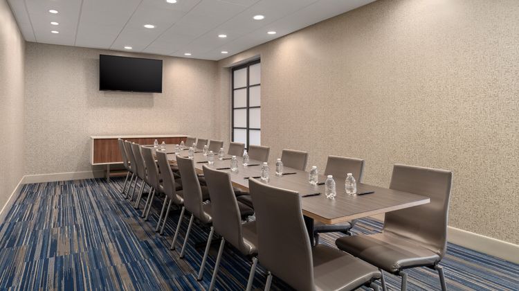 Holiday Inn Express & Suites Staunton Meeting