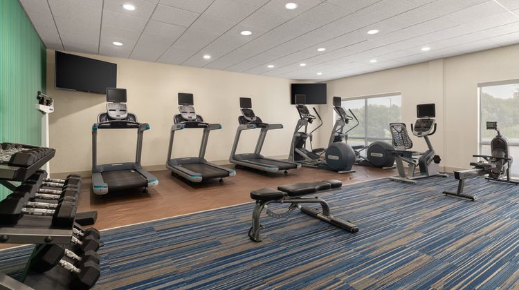 Holiday Inn Express & Suites Staunton Health Club