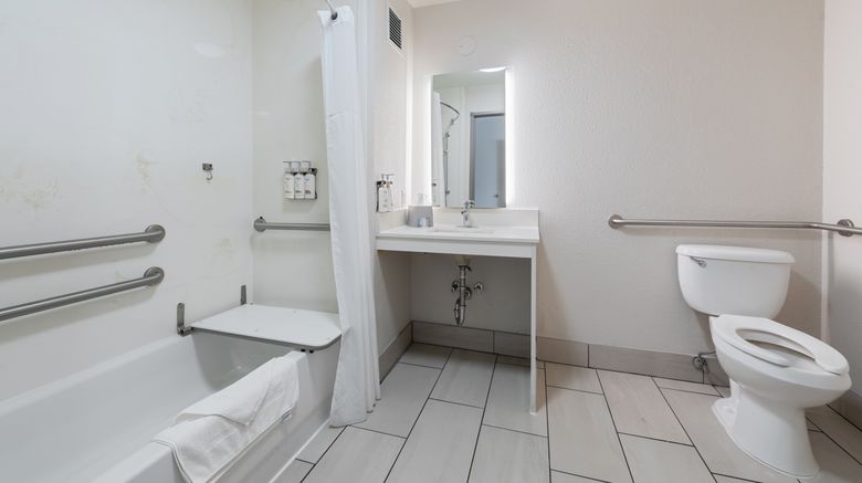 <b>Holiday Inn Express Hotel & Suites Room</b>. Images powered by <a href="https://www.leonardoworldwide.com/" title="Leonardo Worldwide" target="_blank">Leonardo</a>.