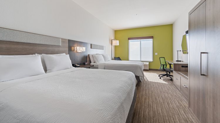 Holiday Inn Express Hotel & Suites Room