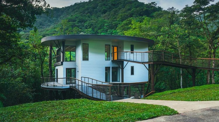 El Silencio Lodge and Spa Exterior