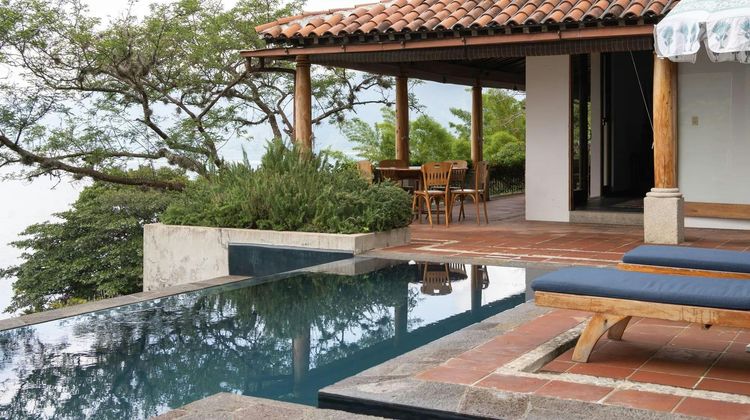 Hotel Casa Palopo Pool