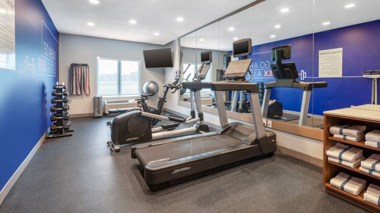 Holiday Inn Express Hotel & Suites Health Club