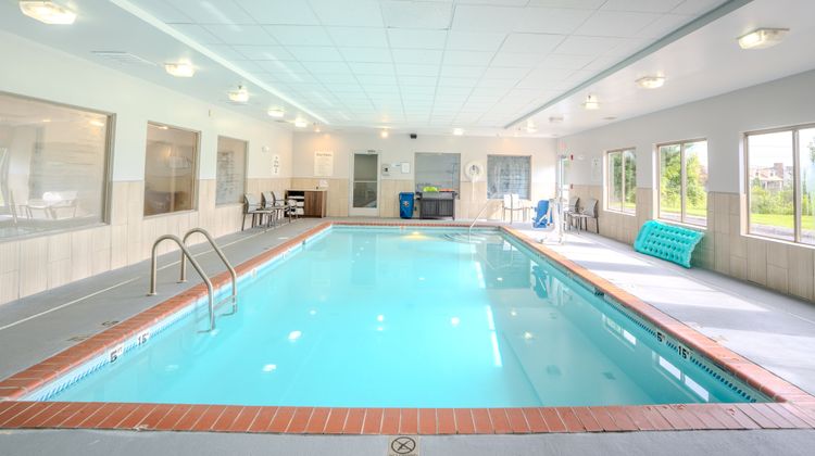 Holiday Inn Expres/Stes Christiansburg Pool
