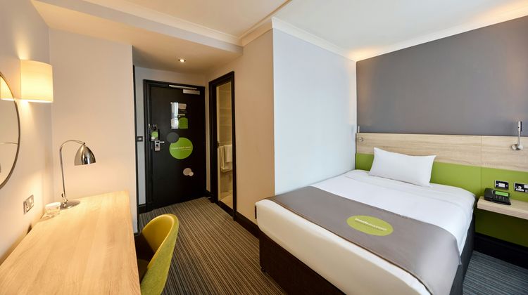 Thistle Express Luton Room