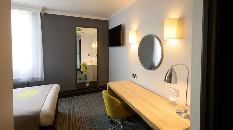 Thistle Express Luton Room