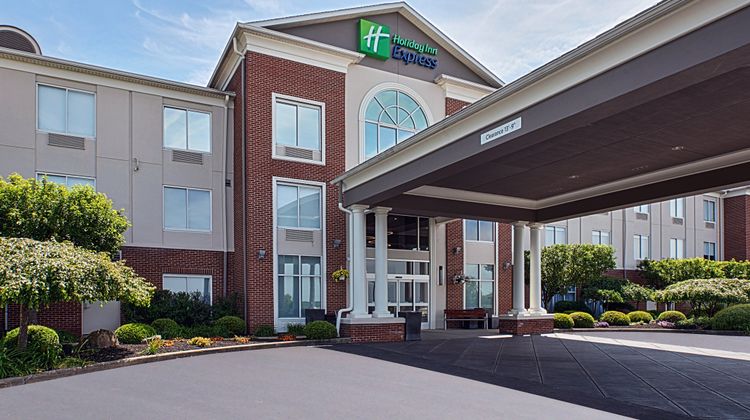 Holiday Inn Express Warren Exterior