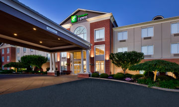 Holiday Inn Express Warren