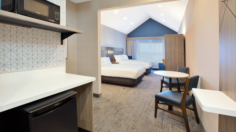 Holiday Inn Express Warren Room
