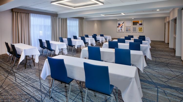 Holiday Inn Express Warren Meeting