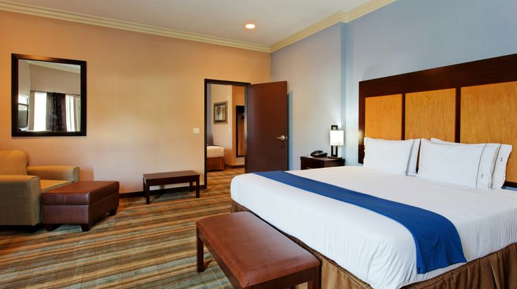 Holiday Inn Express Benicia Suite