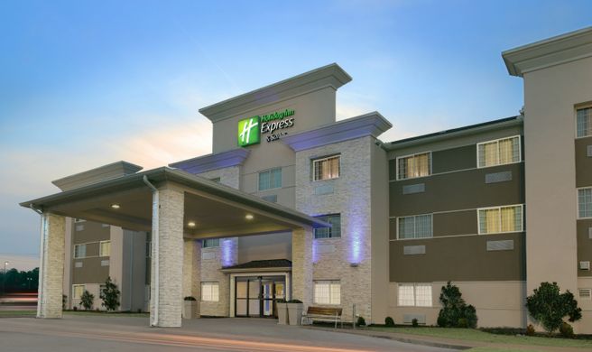 Holiday Inn Express & Suites Magnolia Exterior