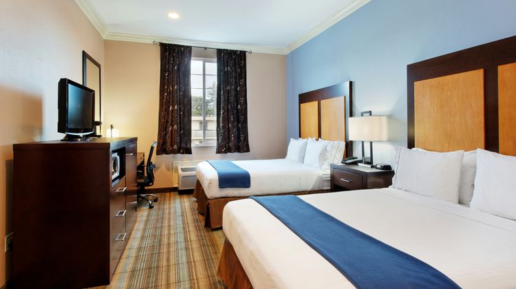 Holiday Inn Express Benicia Room