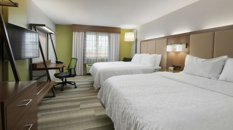 Holiday Inn Express & Suites Magnolia Room