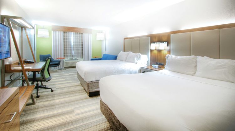 Holiday Inn Express & Suites Magnolia Room