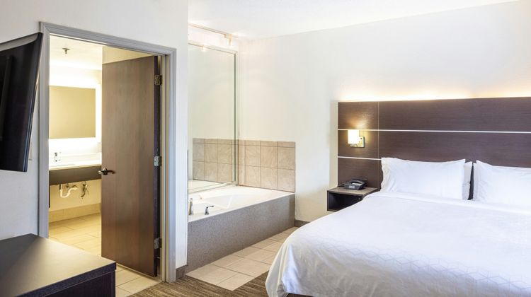 Holiday Inn Express & Suites Fort Payne Suite
