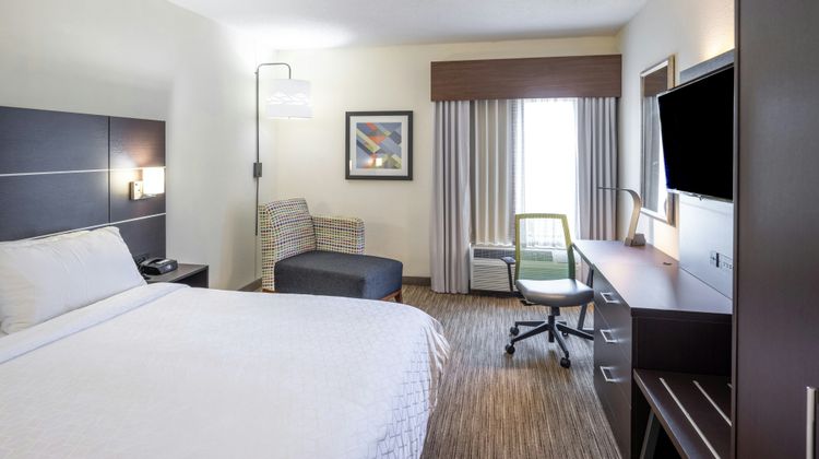 Holiday Inn Express & Suites Fort Payne Room