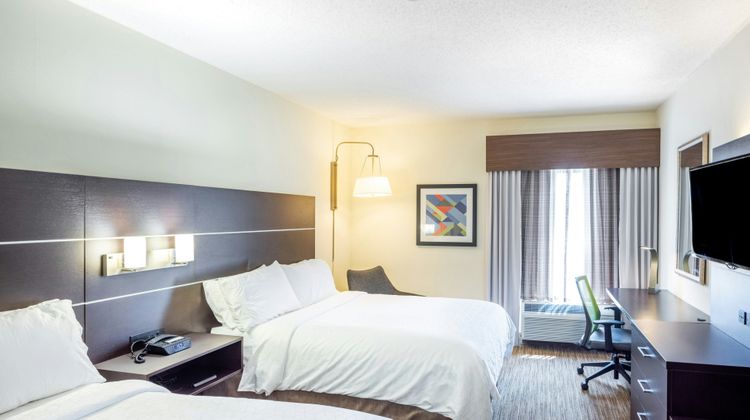 Holiday Inn Express & Suites Fort Payne Room