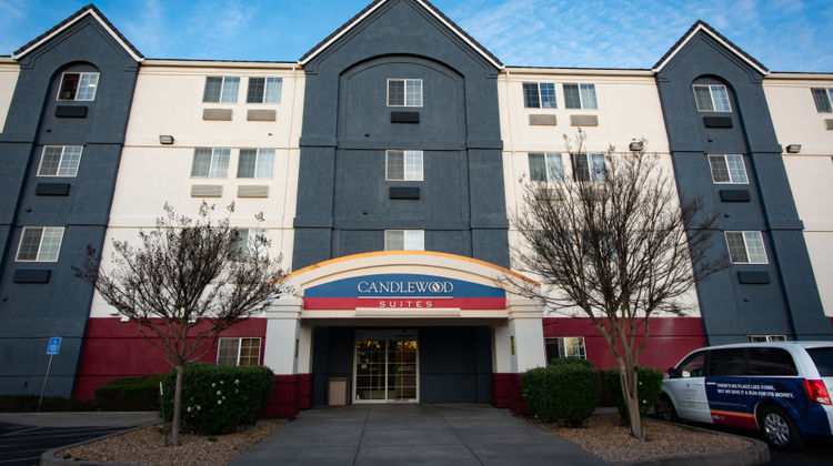 Candlewood Suites Airport Exterior