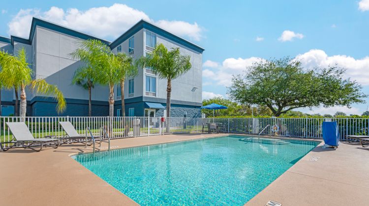 Holiday Inn Express Hotel & Suites Pool