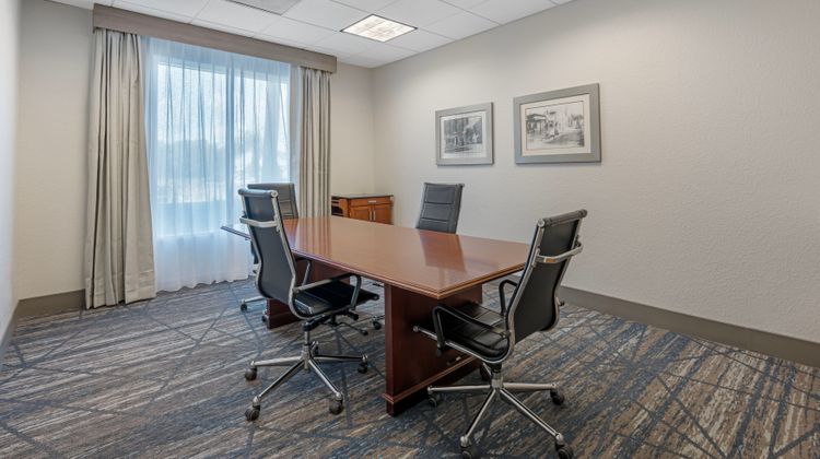 Holiday Inn Express Hotel & Suites Meeting