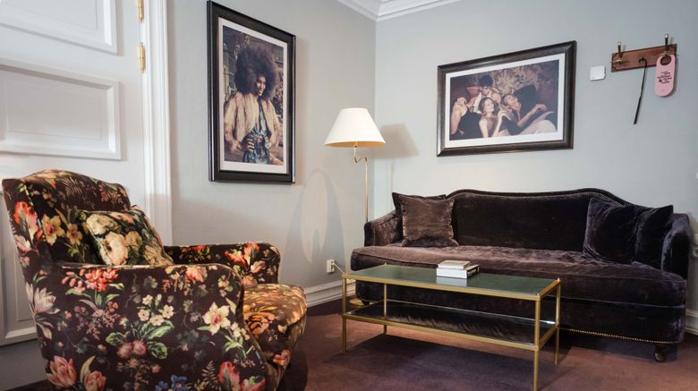 <b>MJ's Hotel Room</b>. Images powered by <a href="https://www.leonardoworldwide.com/" title="Leonardo Worldwide" target="_blank">Leonardo</a>.