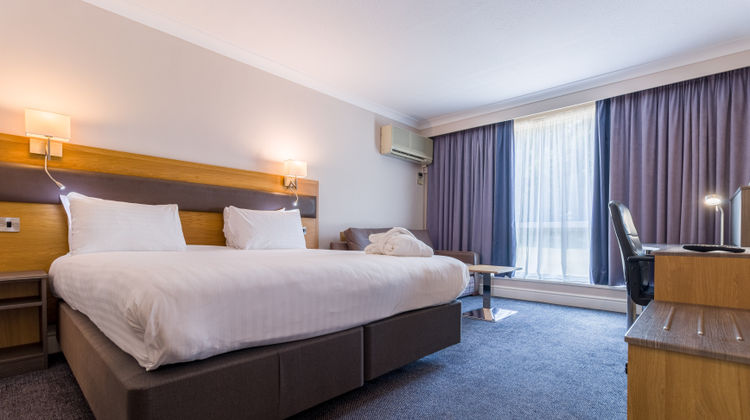 Holiday Inn Newport Room